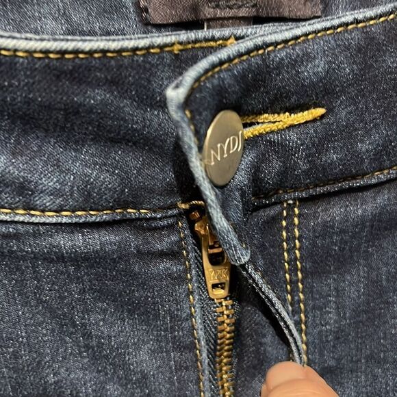 NYDJ Marilyn Straight Leg Medium Wash Blue Denim Capri Jeans‎ Size 8 - Picture 3 of 11